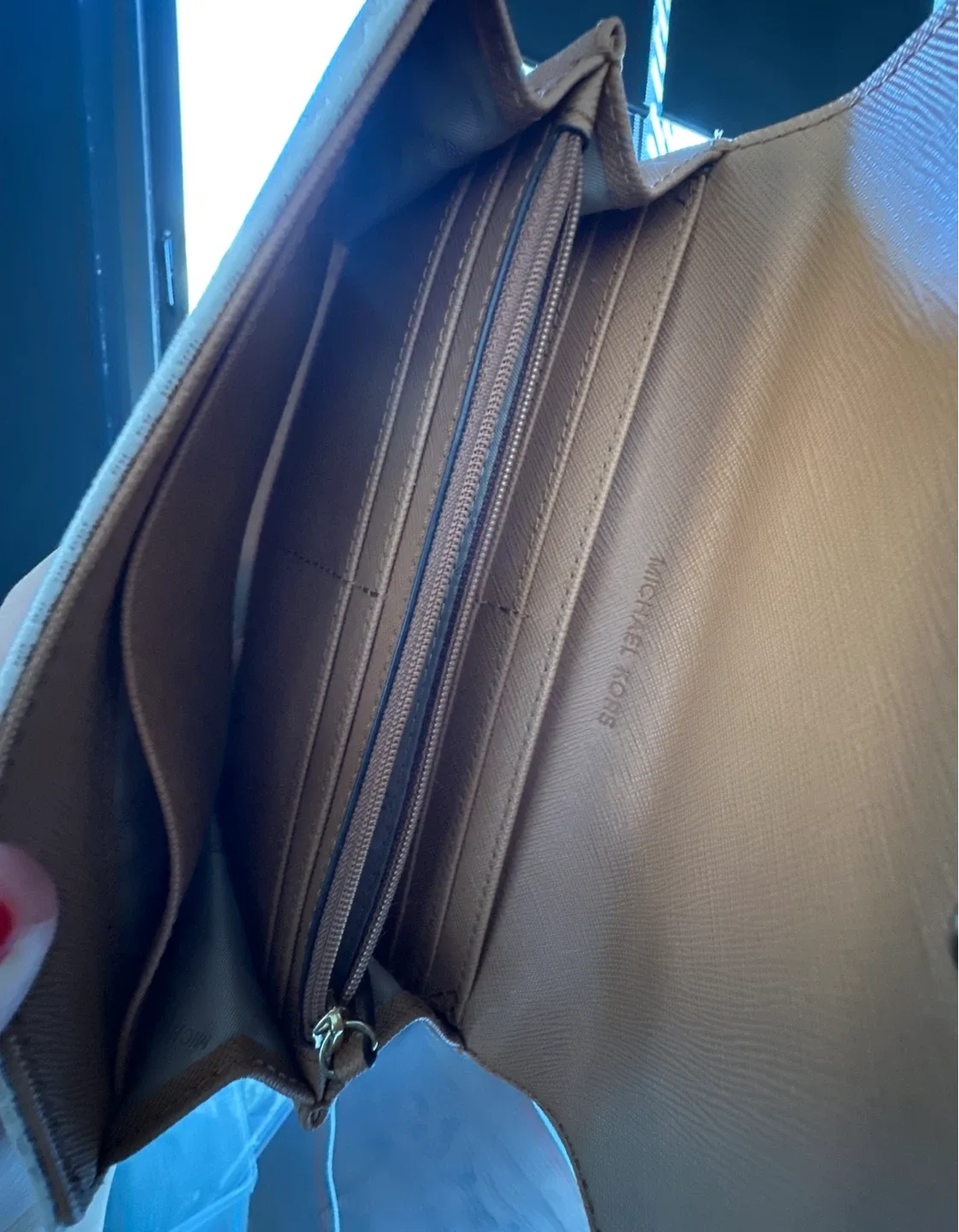 Michael Kors Wallet image indicator(2)