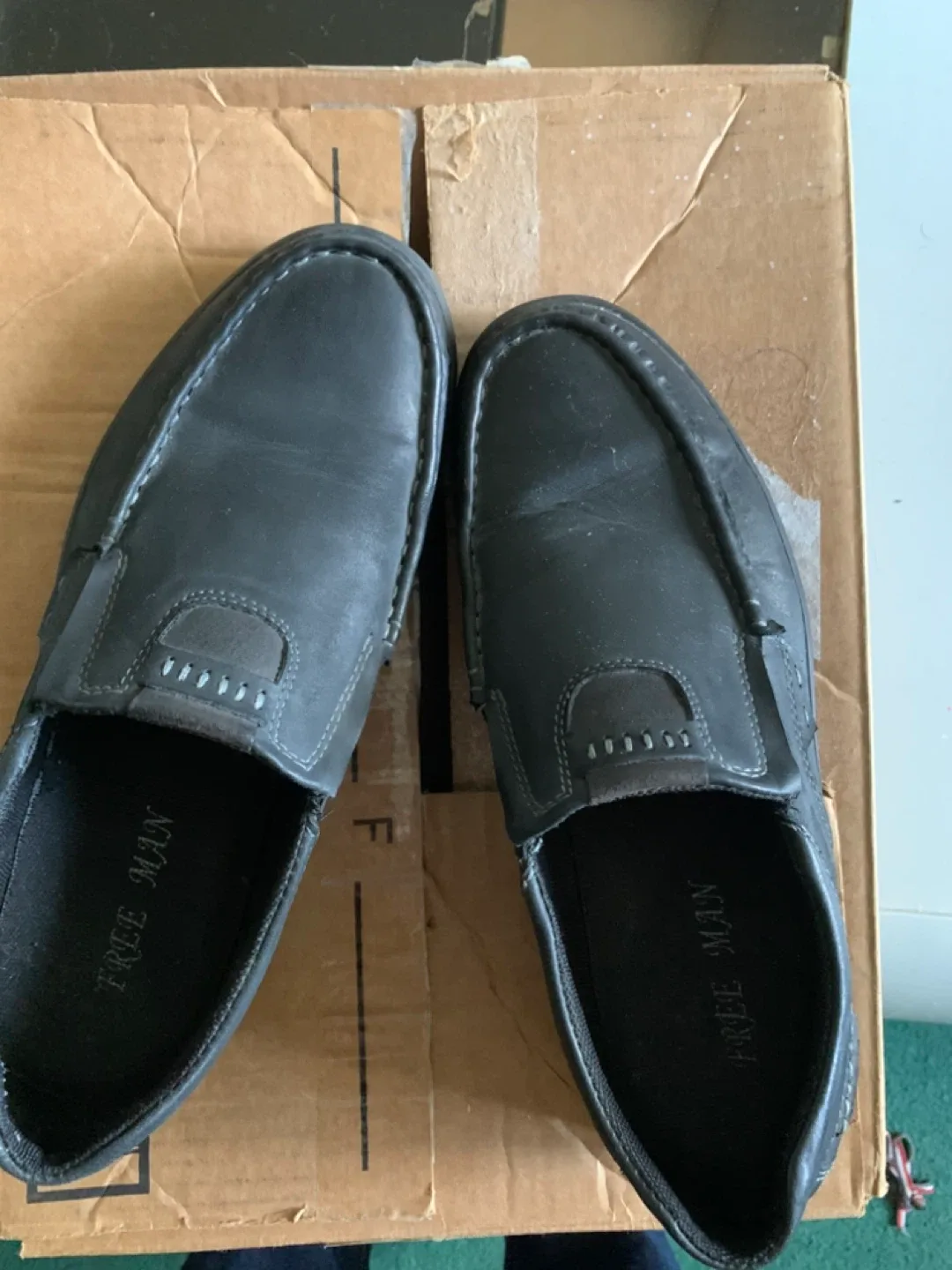 Free Man Black Leather Slip-On Shoes image indicator(2)