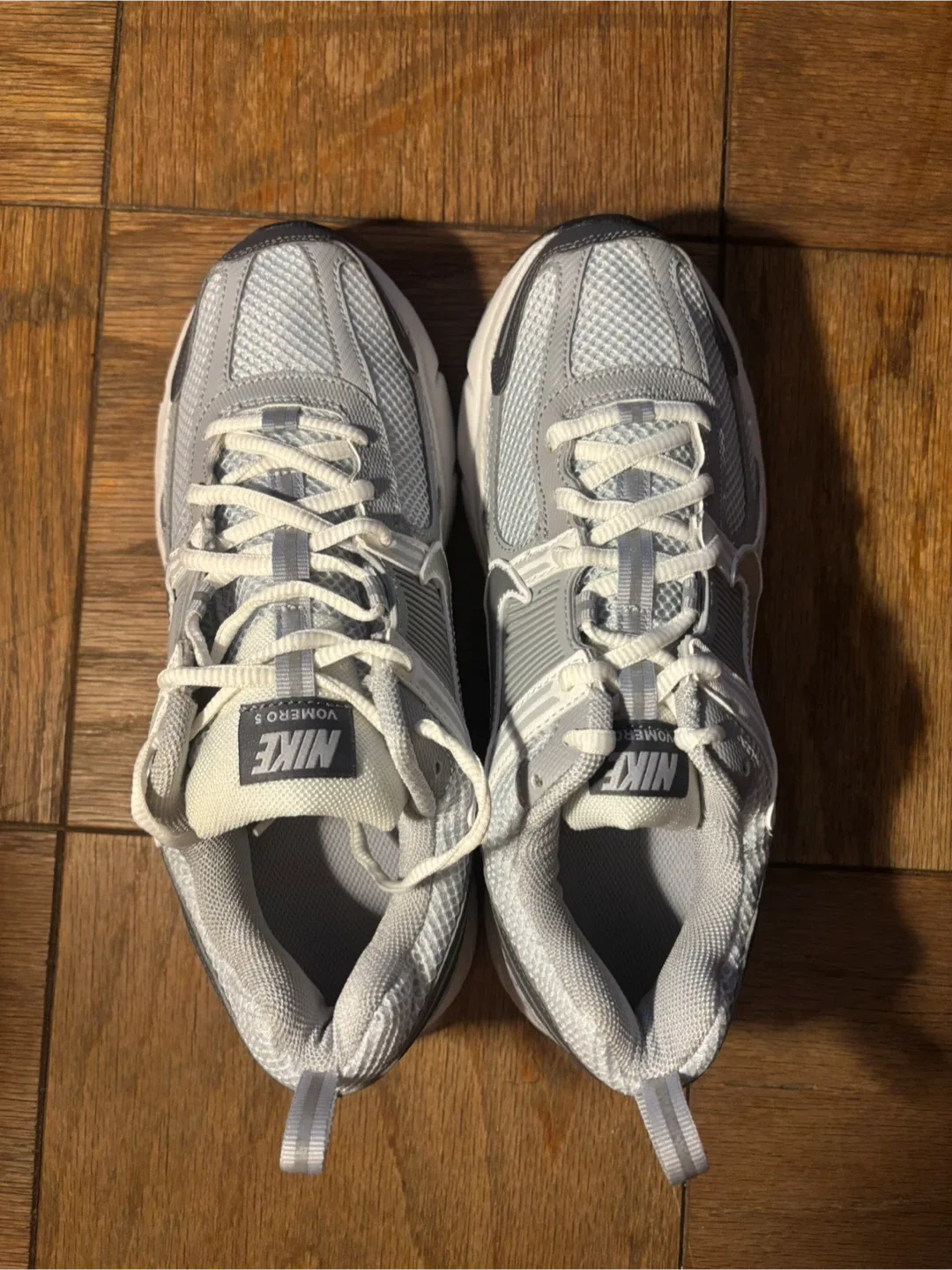 Nike Vomero 5 (GS) Size 6.5Y image indicator(4)