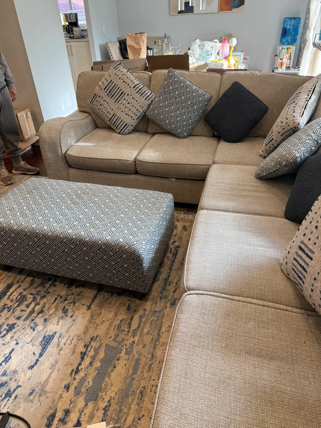 🛋️ Modern Gray Sectional Sofa with Matching Ottoman