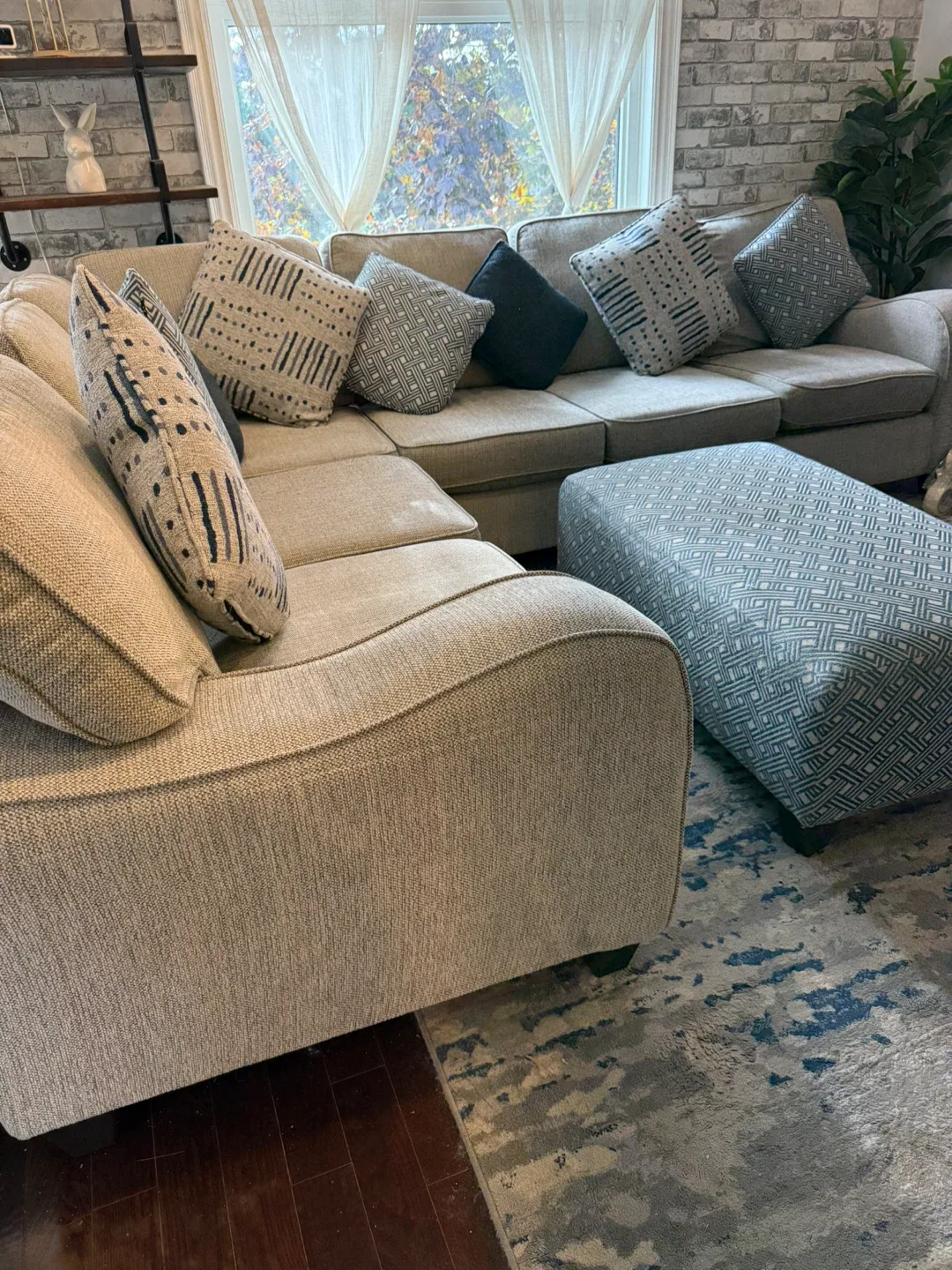 🛋️ Modern Gray Sectional Sofa with Matching Ottoman image indicator(5)