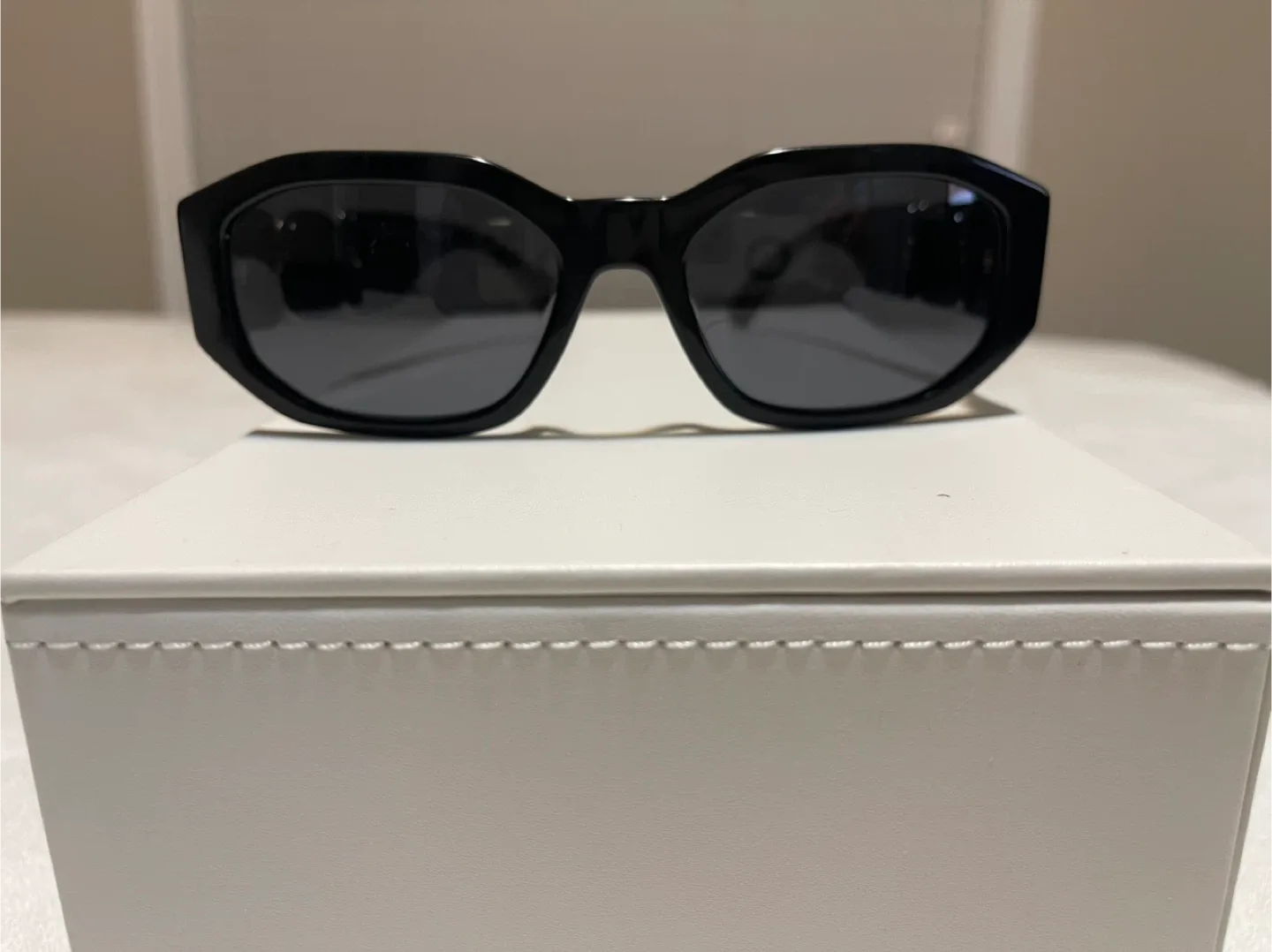 Versace. Medusa Biggie sunglasses image indicator(2)