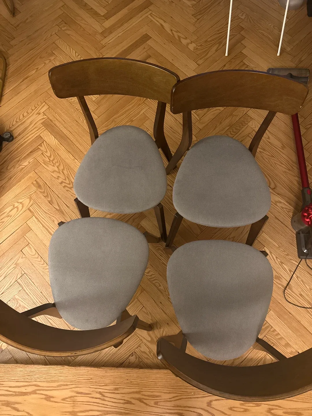 Round Dining Table with 4 Chairs image indicator(3)