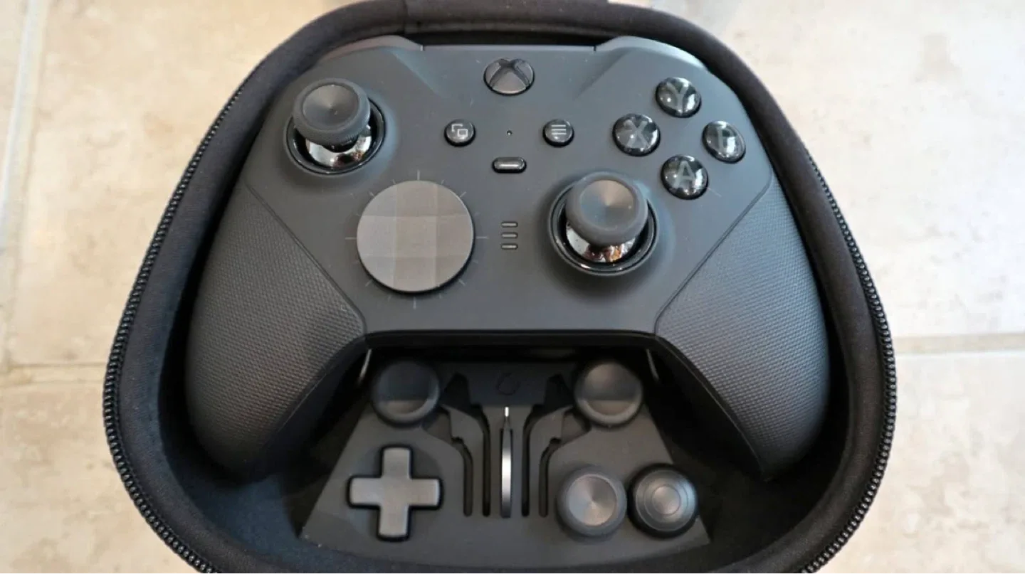 Microsoft Xbox Series X Black (1TB) & 2 Controllers 🥕 image indicator(2)