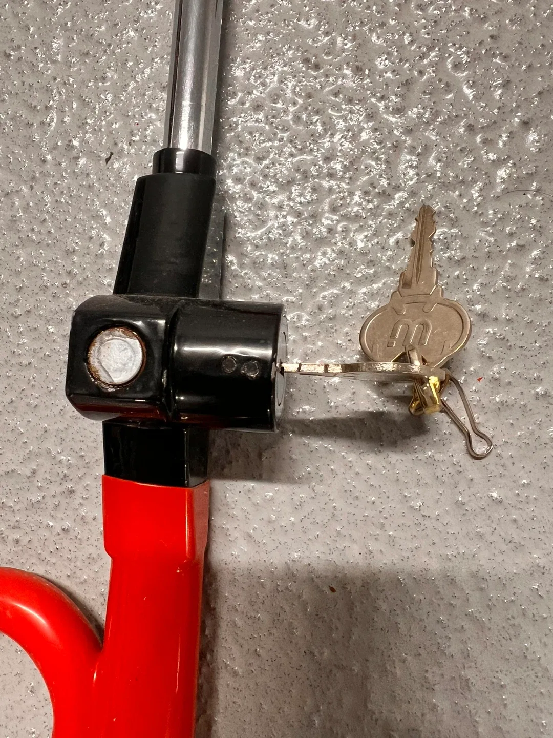 The Club Steering Wheel Lock - Red image indicator(3)