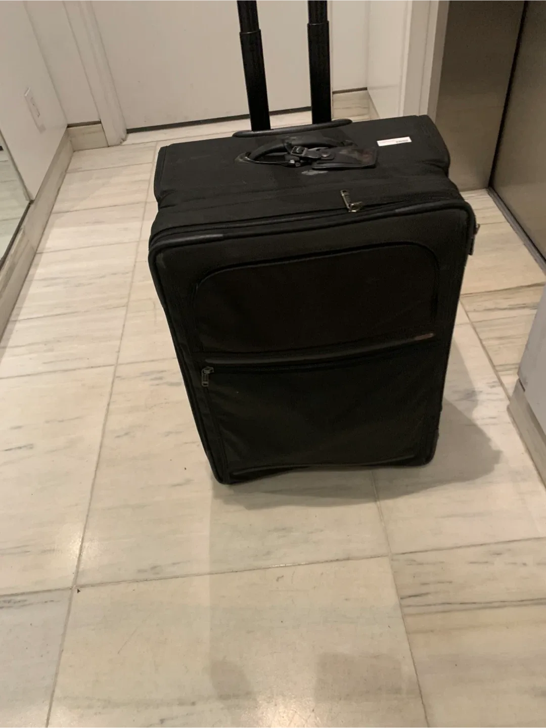 Black Rolling Suitcase image indicator(3)