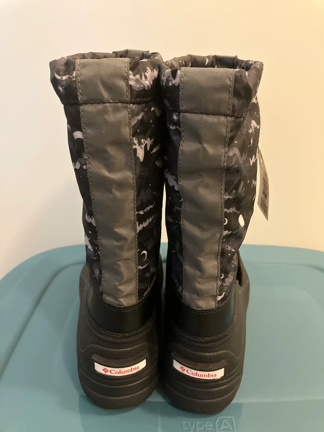 Columbia Waterproof Winter Boots - Size 6 image indicator(5)