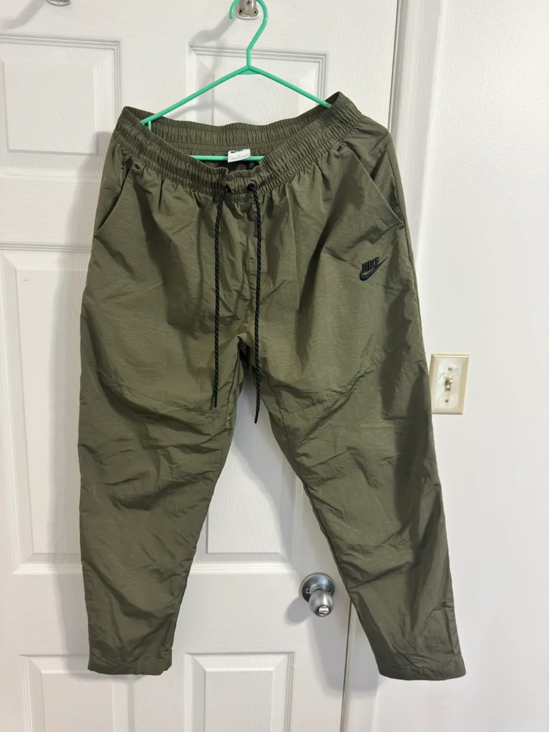 Nike Sportswear Tech Woven Lined Commuter Joggers (Large) thumbnail