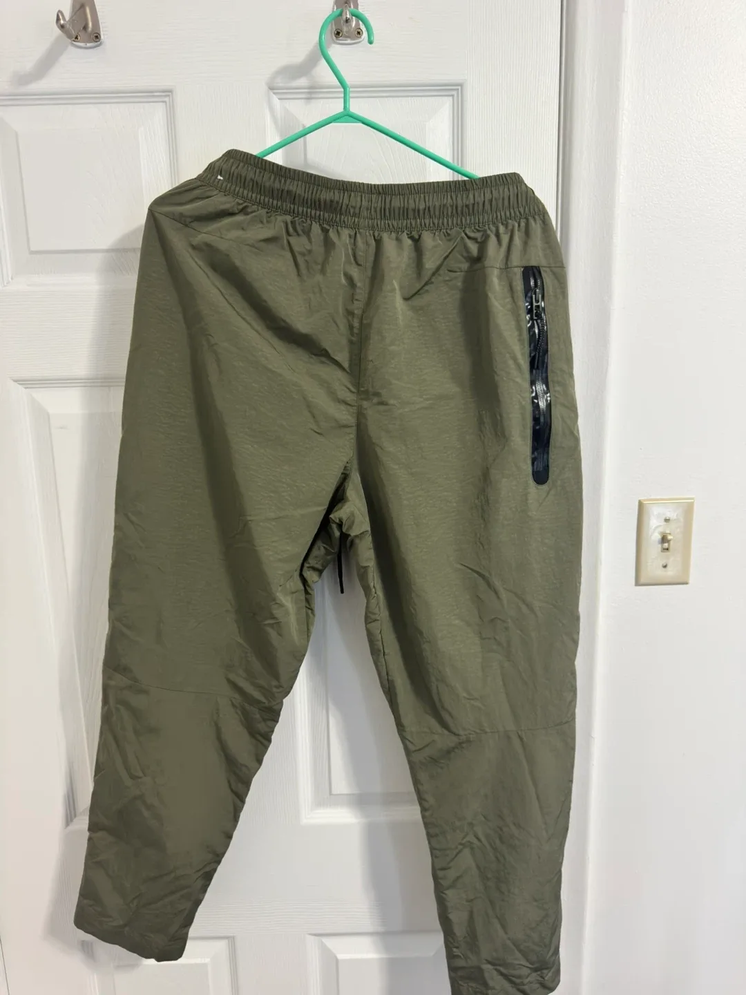 Nike Sportswear Tech Woven Lined Commuter Joggers (Large) image indicator(4)