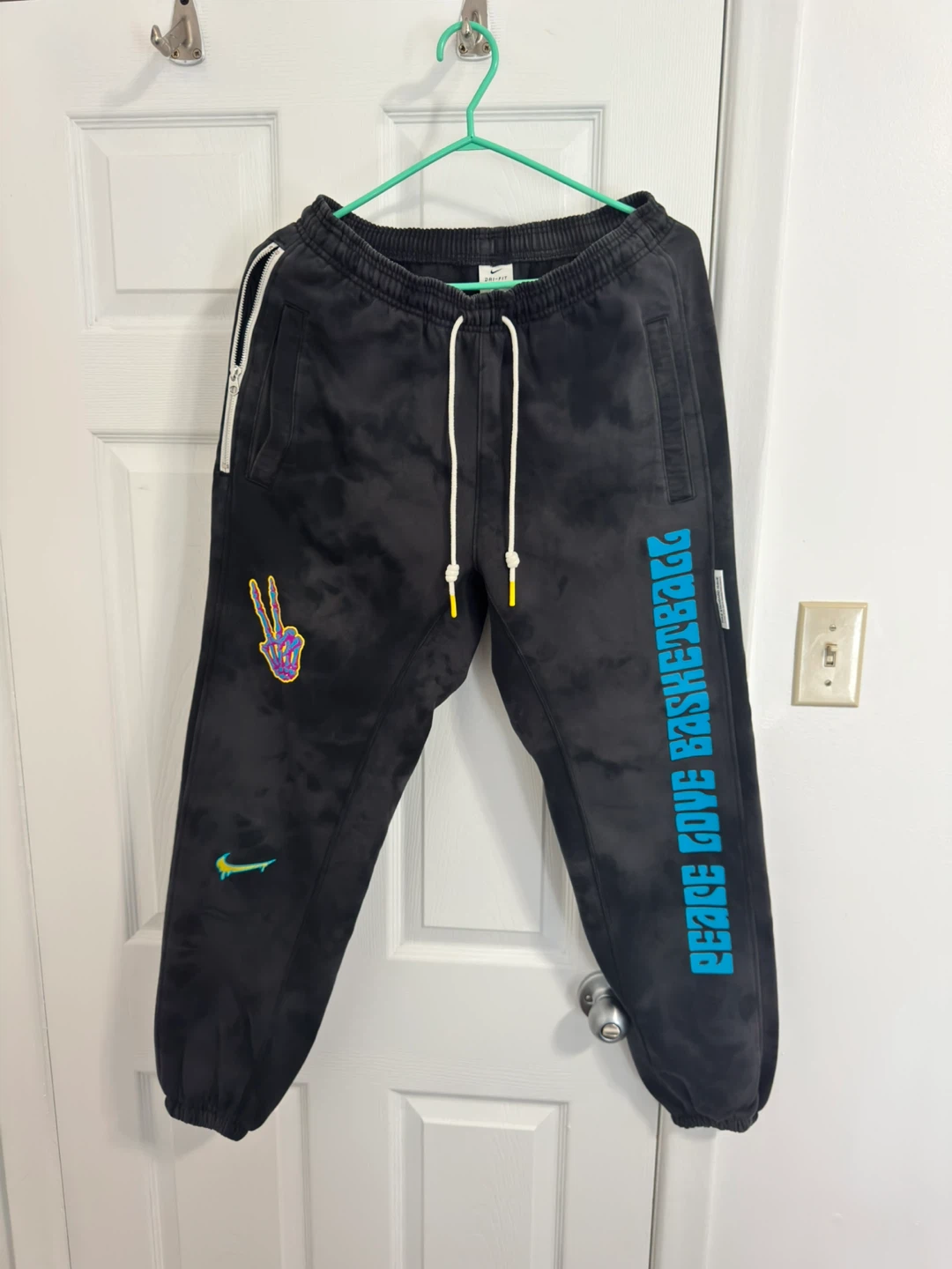 Nike Dri-FIT Peace Love Basketball Tie-Dye Joggers - S