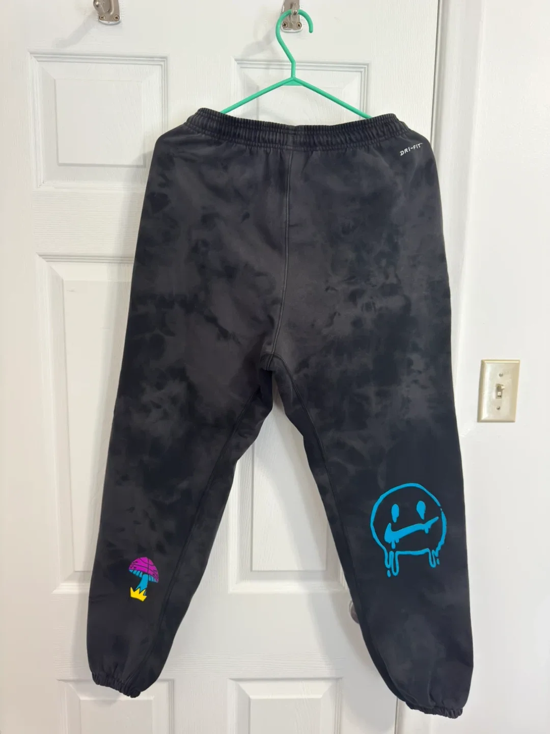 Nike Dri-FIT Peace Love Basketball Tie-Dye Joggers - S image indicator(4)