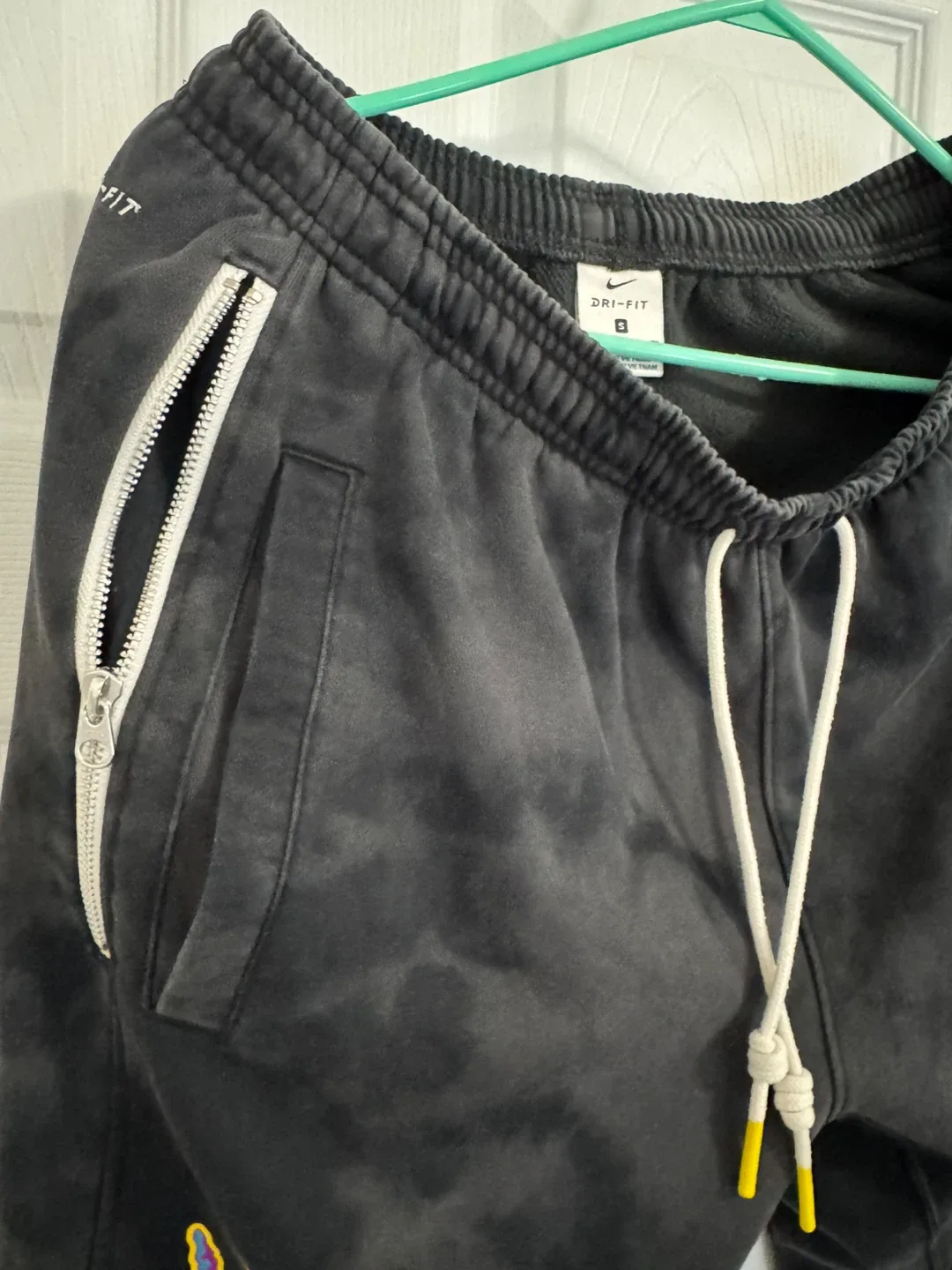 Nike Dri-FIT Peace Love Basketball Tie-Dye Joggers - S image indicator(9)