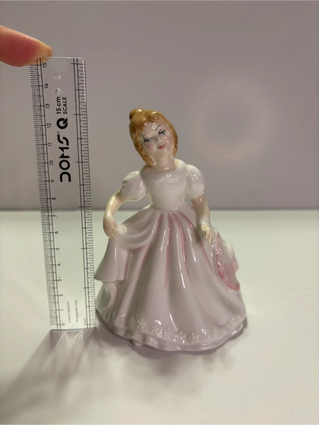 Royal Doulton Vintage Porcelain Figurine - “Amanda” HN 2996 - photo 2