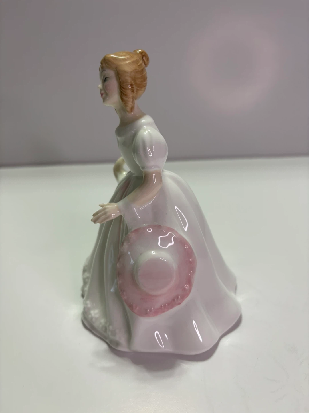 Royal Doulton Vintage Porcelain Figurine - “Amanda” HN 2996 - photo 4