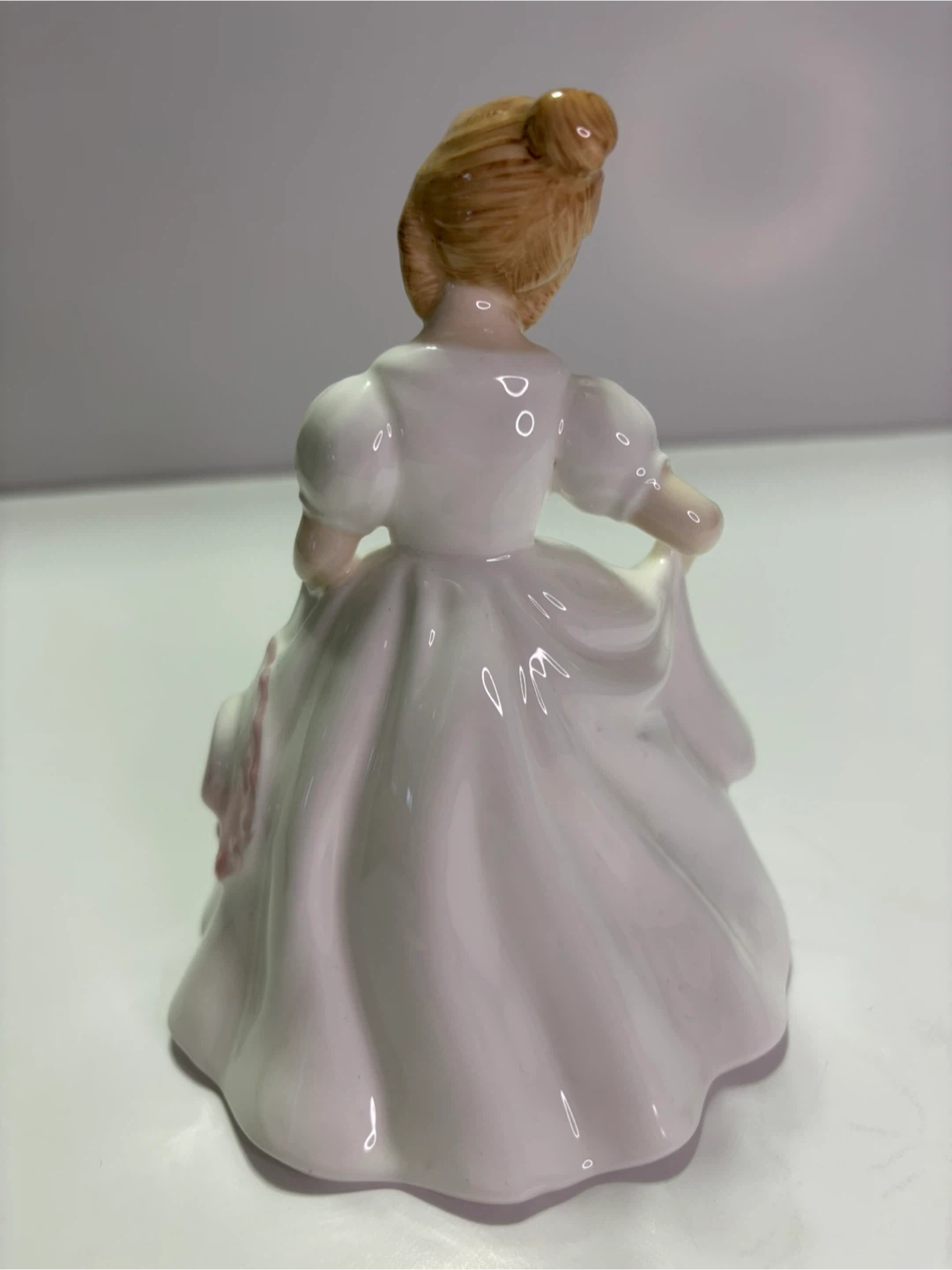 Royal Doulton Vintage Porcelain Figurine - “Amanda” HN 2996 - photo 5