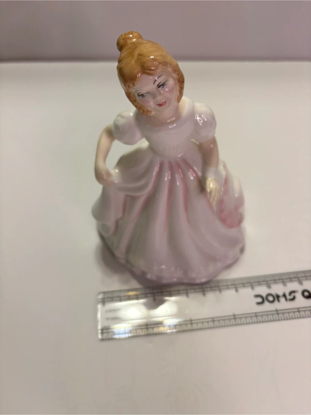 Royal Doulton Vintage Porcelain Figurine - “Amanda” HN 2996 - photo 3