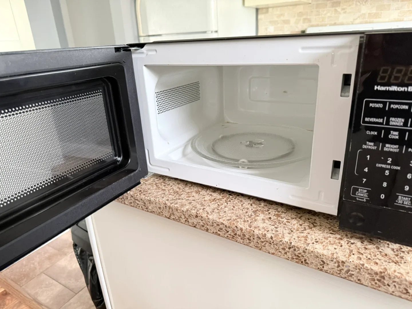 Hamilton Beach Microwave - Black image indicator(3)