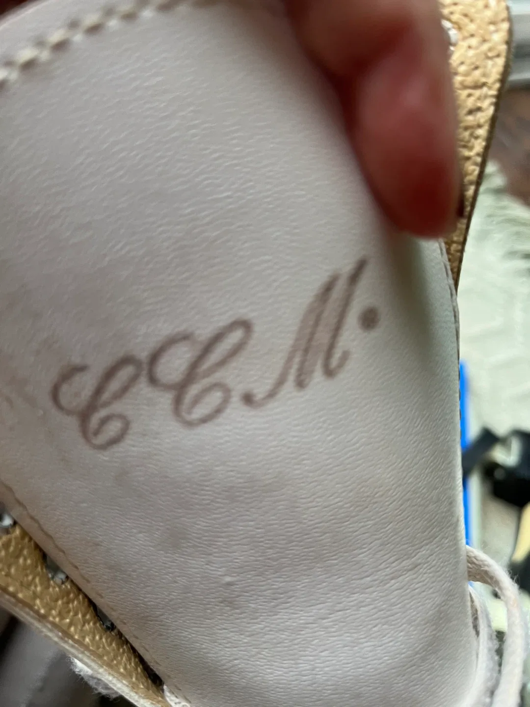 CCM White Figure Skates (size 9) image indicator(4)