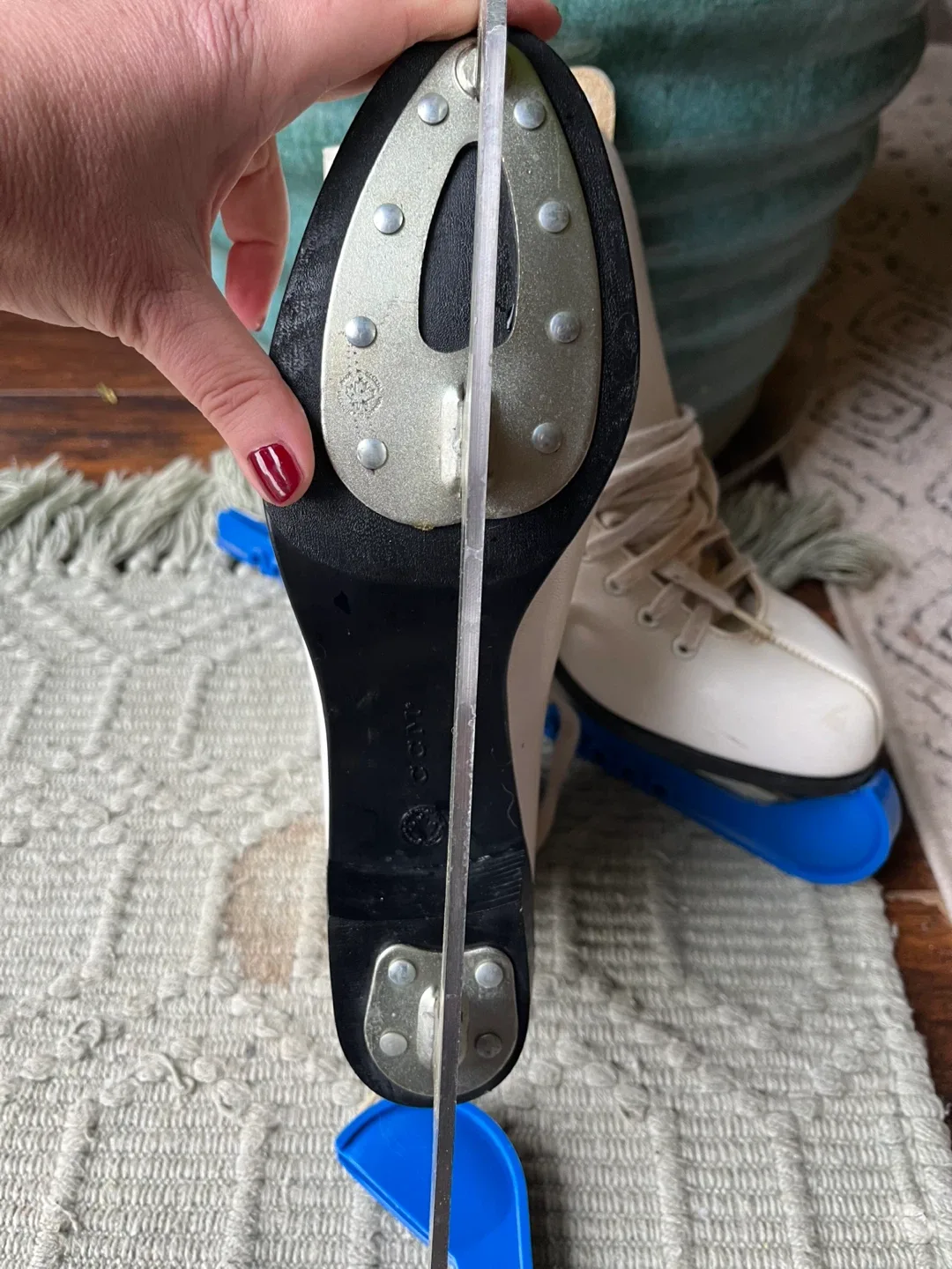 CCM White Figure Skates (size 9) image indicator(6)