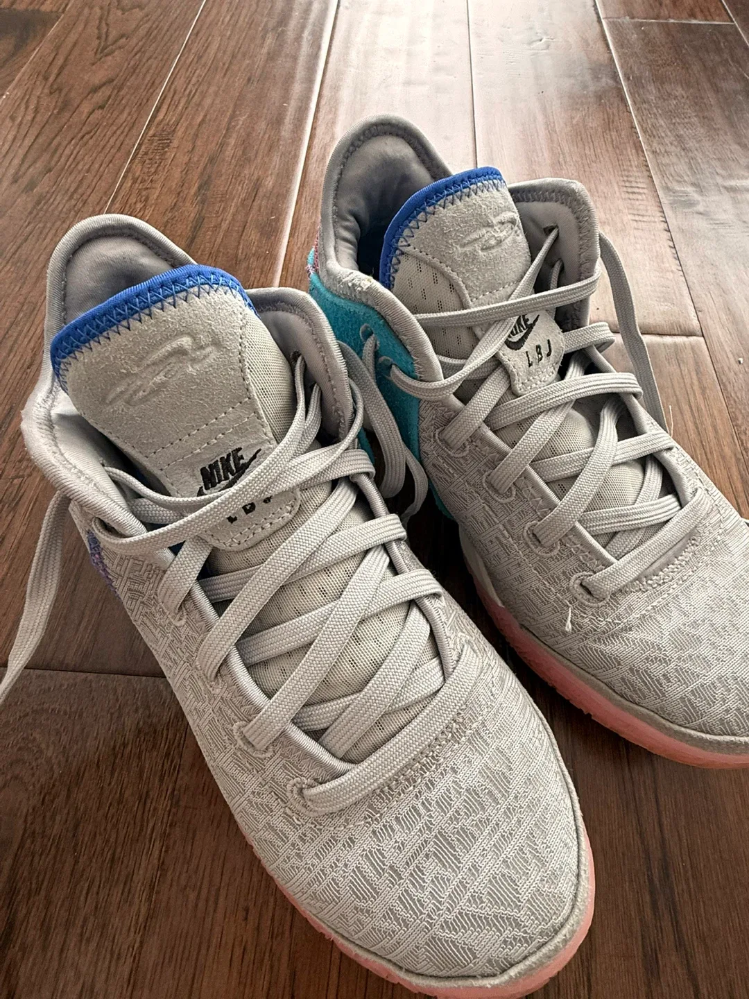 Nike LeBron Witness 7 Grey/Pink, US Size 7 image indicator(4)