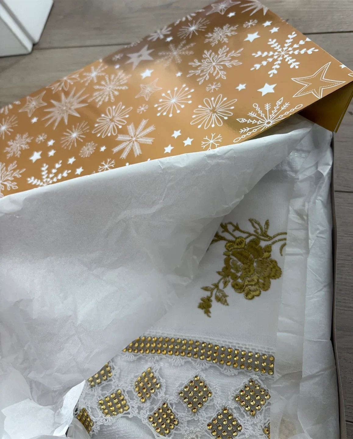 New White & Gold Embroidered Towel in Box! image indicator(4)