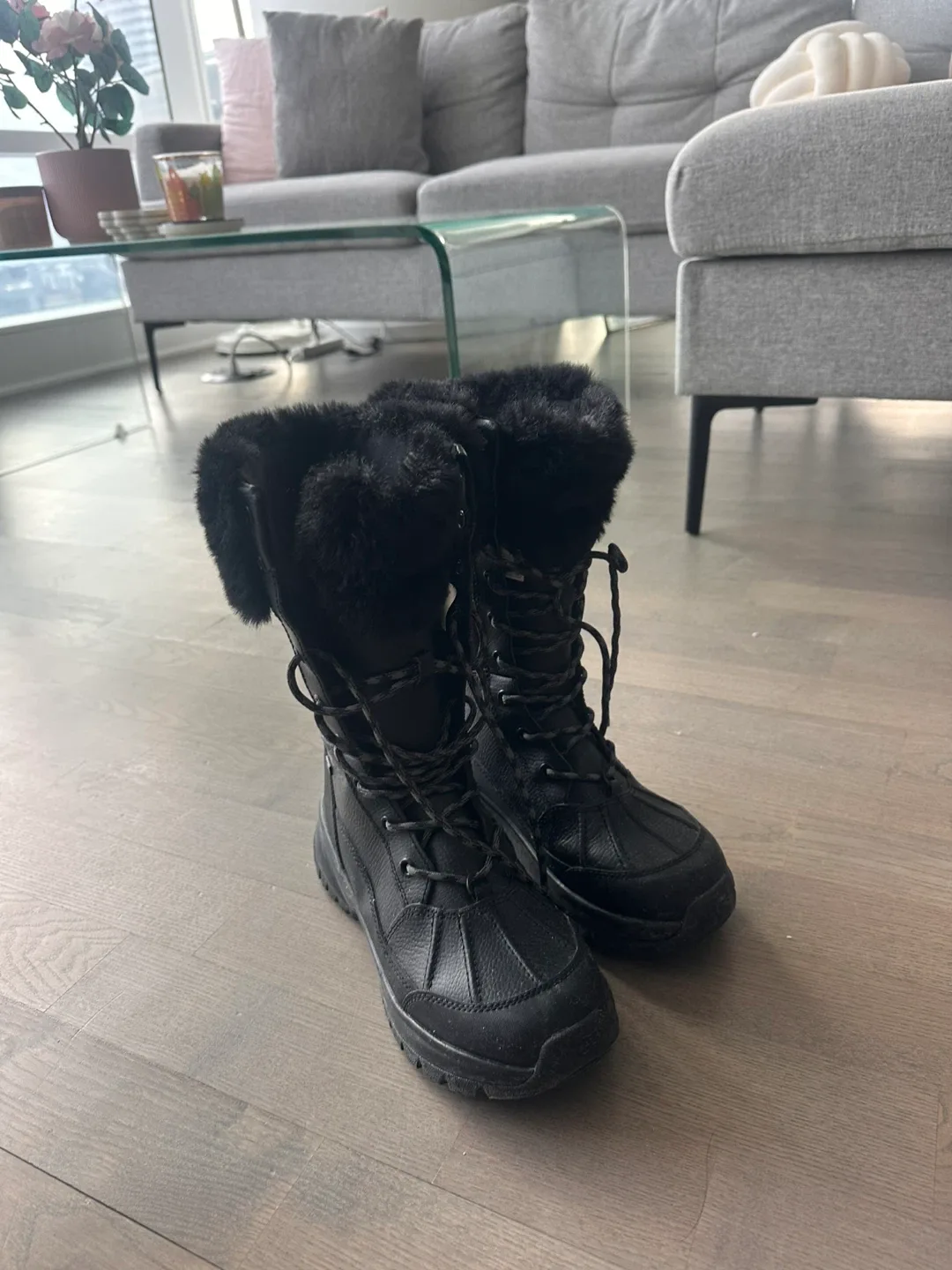 UGG Black Winter Boots image indicator(2)