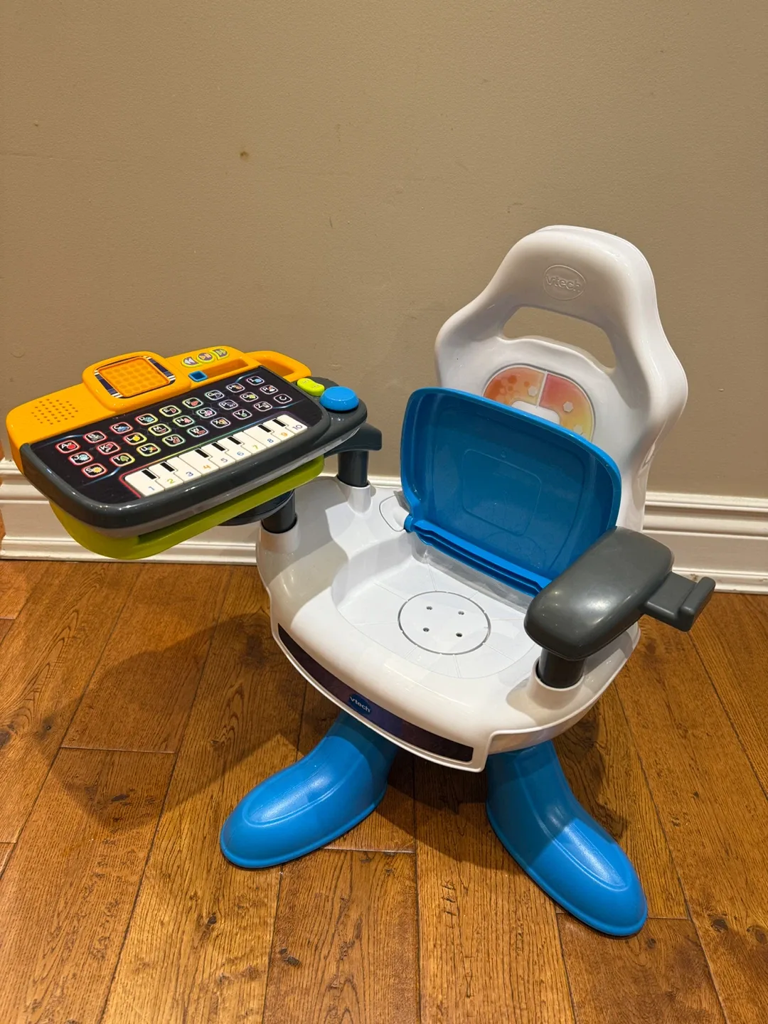 VTech Lil' Critters Keyboard & Sit-to-Stand Music Centre image indicator(2)