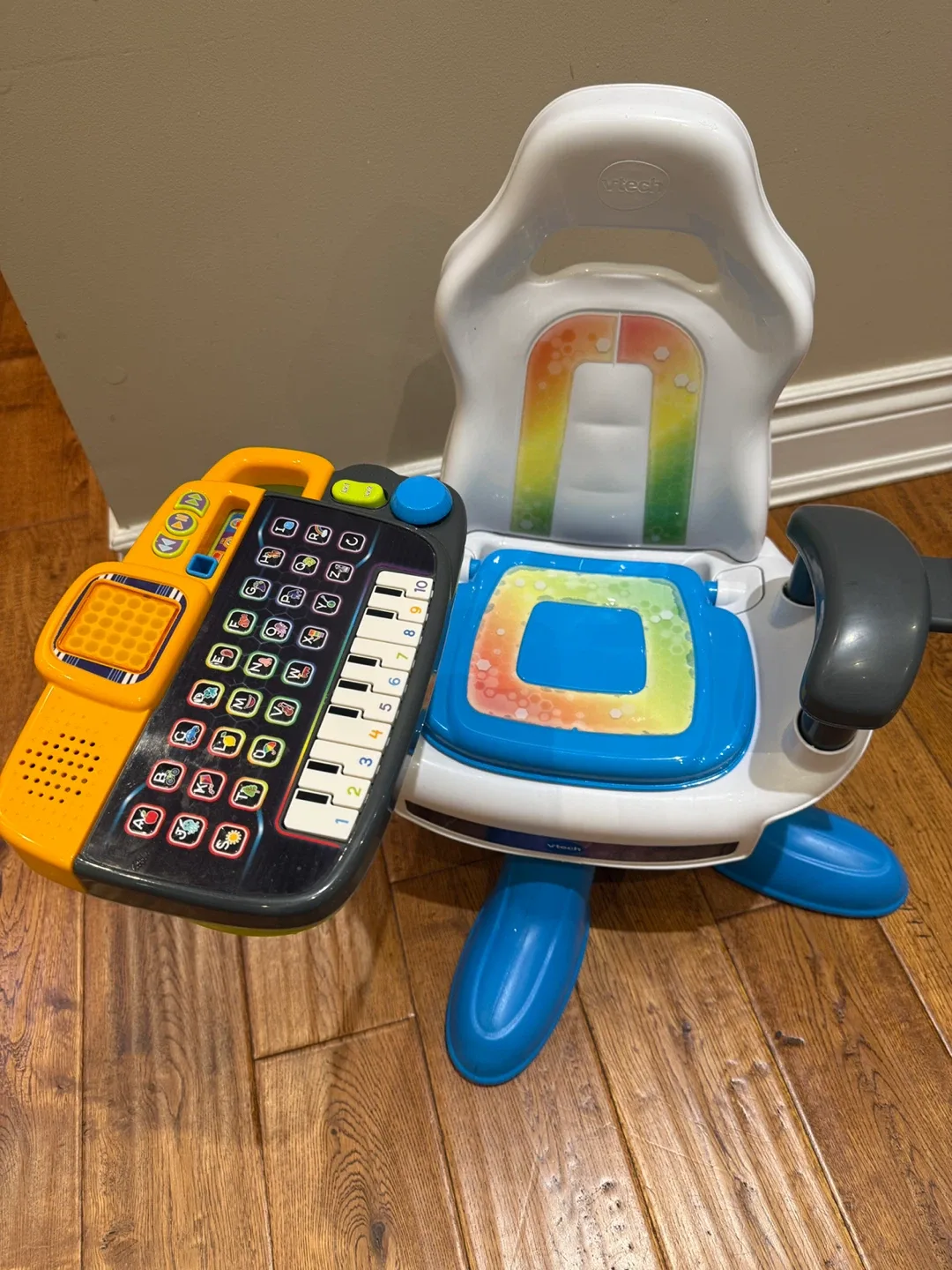 VTech Lil' Critters Keyboard & Sit-to-Stand Music Centre