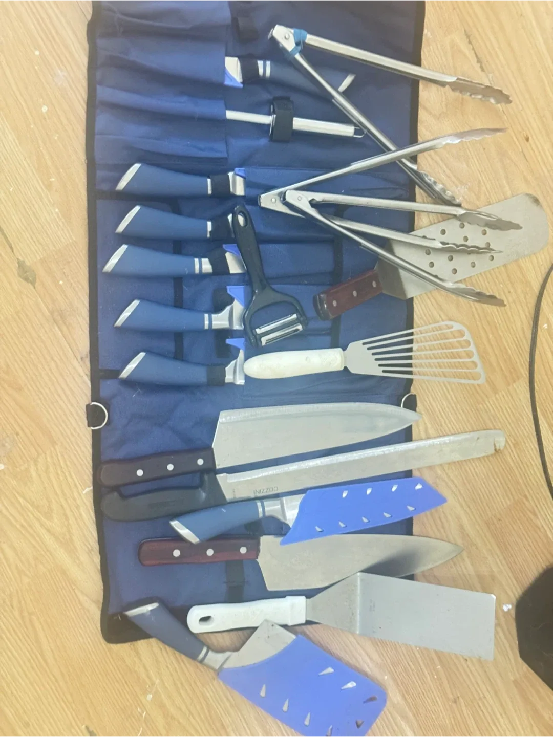 Cozzini Knife Set with Roll