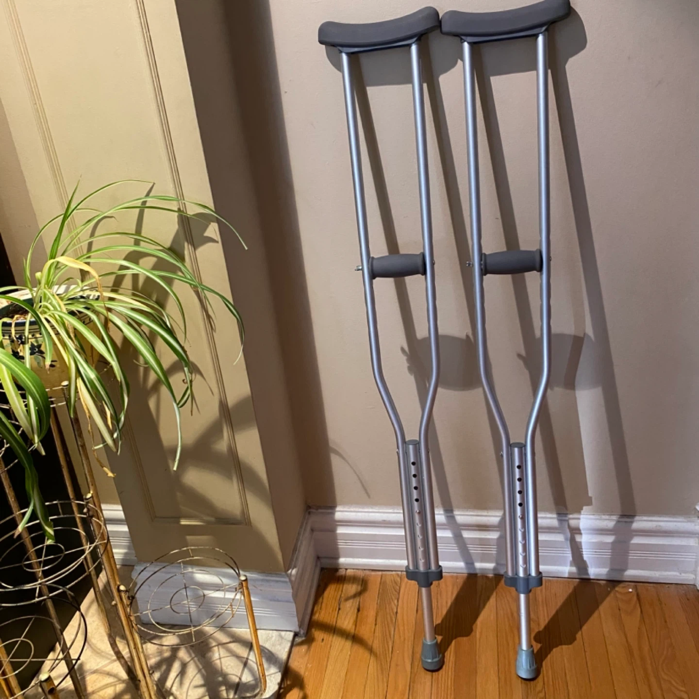 Adjustable Aluminum Crutches