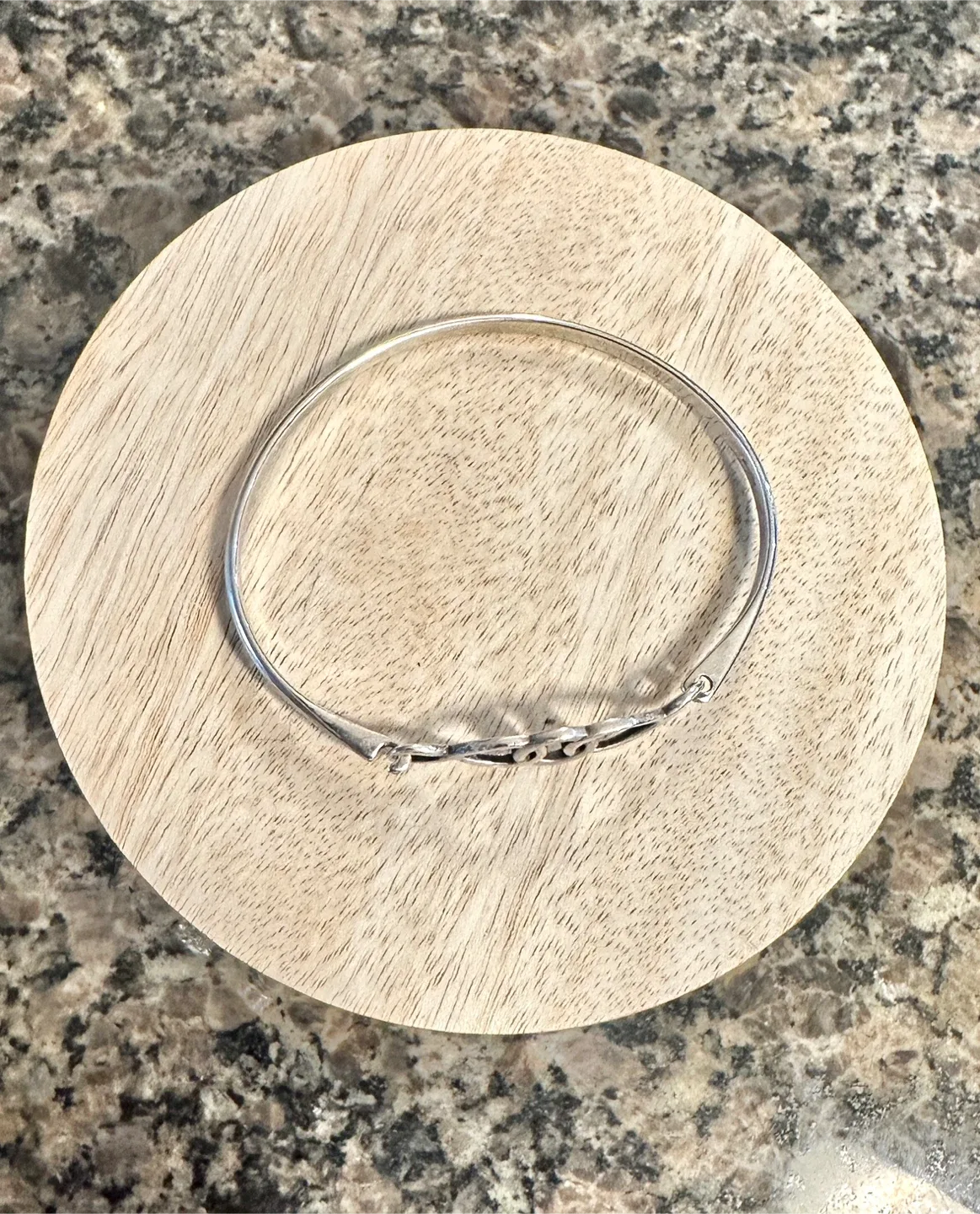 Silver Celtic knot Bracelet image indicator(2)