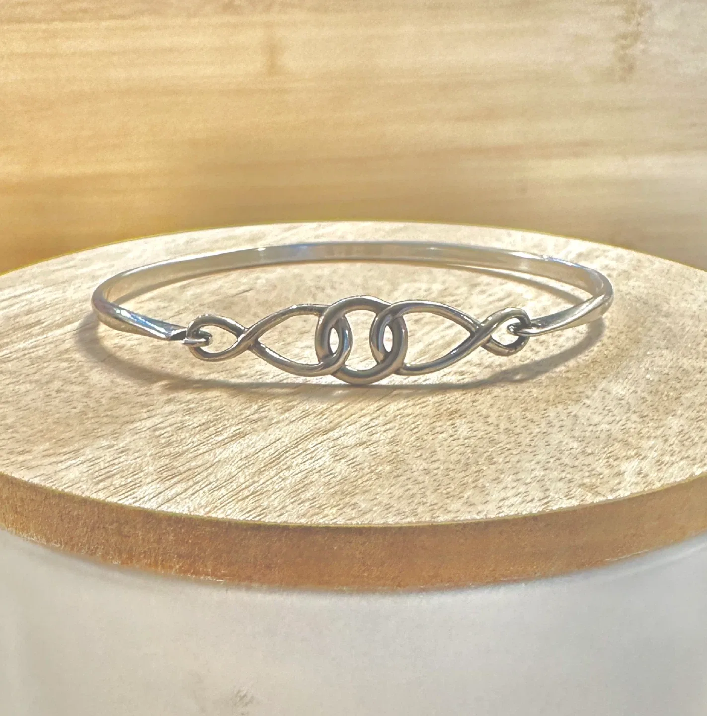 Silver Celtic knot Bracelet image indicator(3)