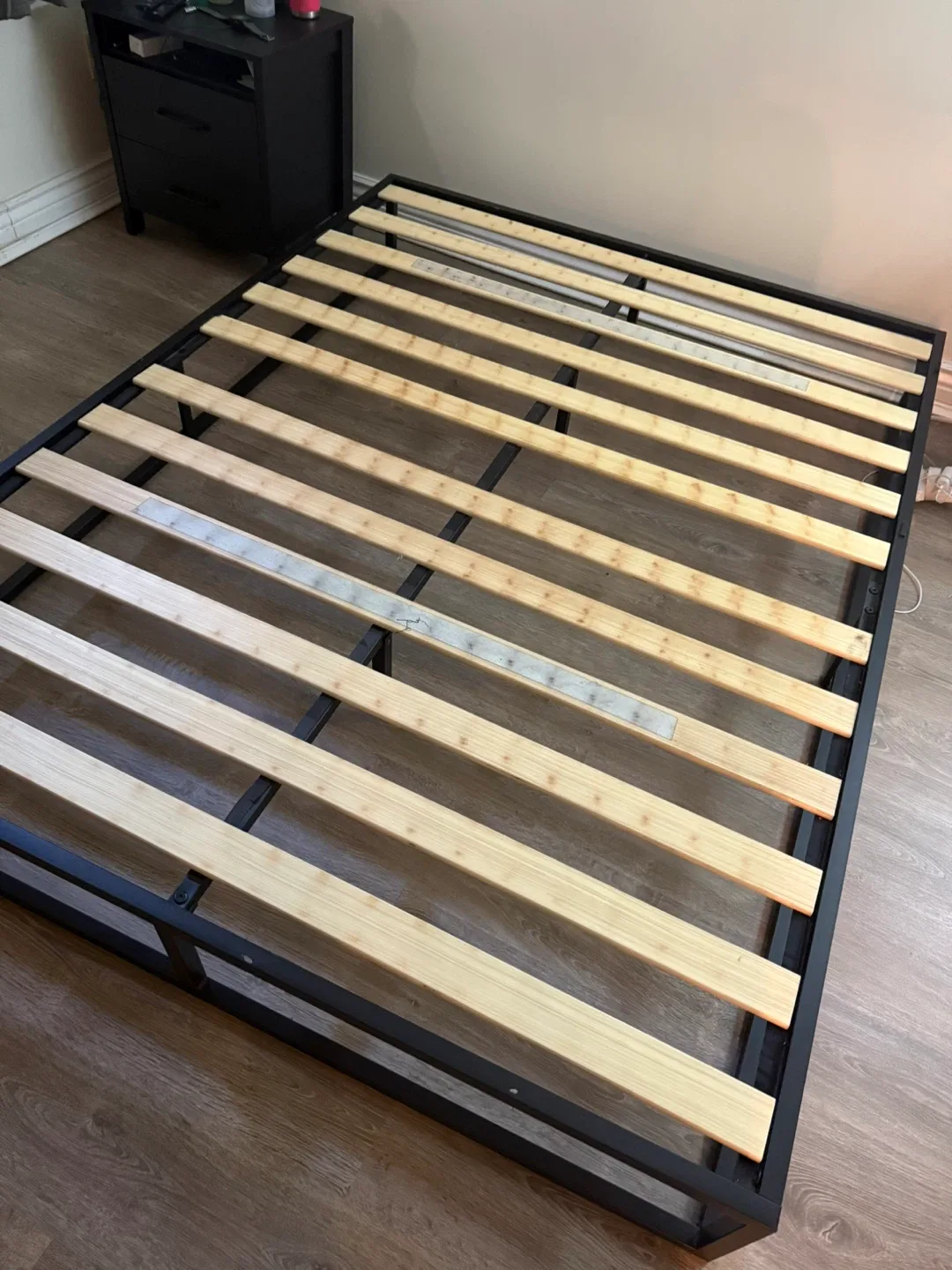 Bed Frame with Wooden Slats image indicator(4)