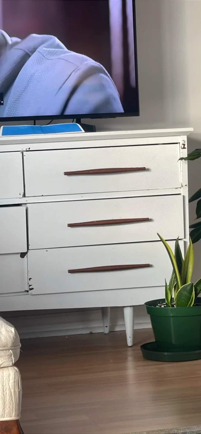 White 9-Drawer Dresser image indicator(2)