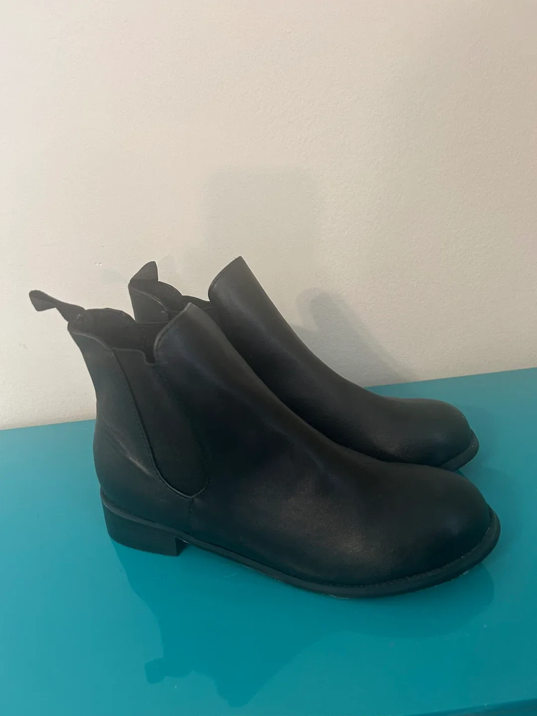 NEW Black Chelsea Boots – Size 39 (Fit Small) image indicator(2)