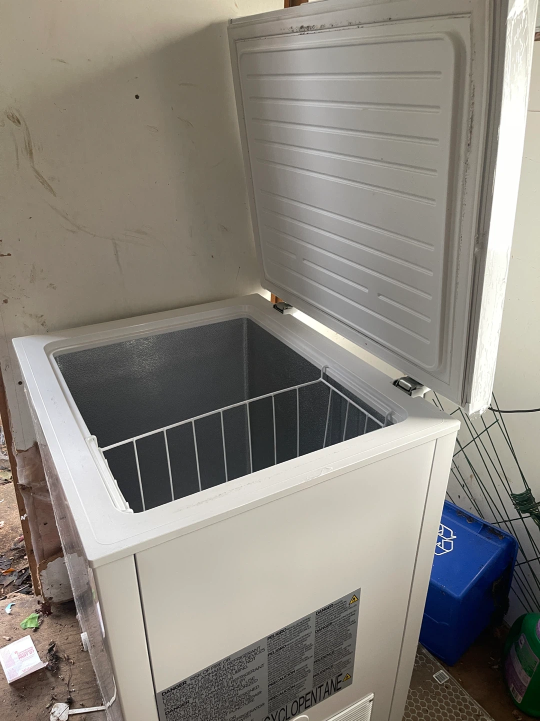Frigidaire Chest Freezer - White - photo 5