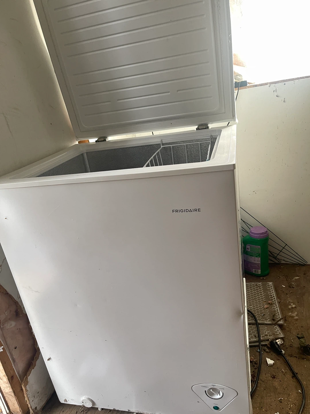 Frigidaire Chest Freezer - White - photo 4