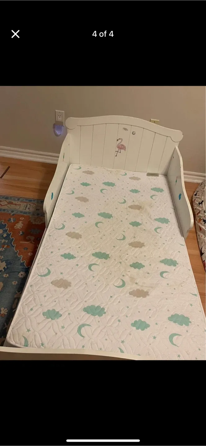 White Toddler Bed with Flamingo Design image indicator(3)