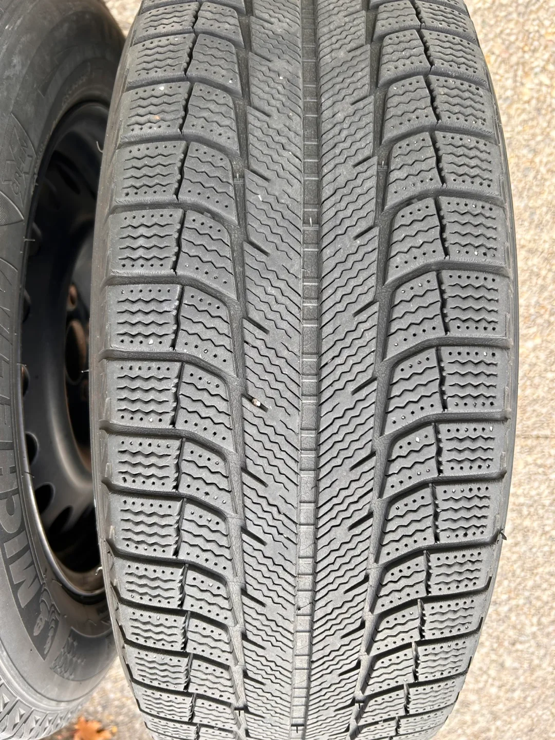 Michelin Winter Tires on Rims - Set of 4 image indicator(8)