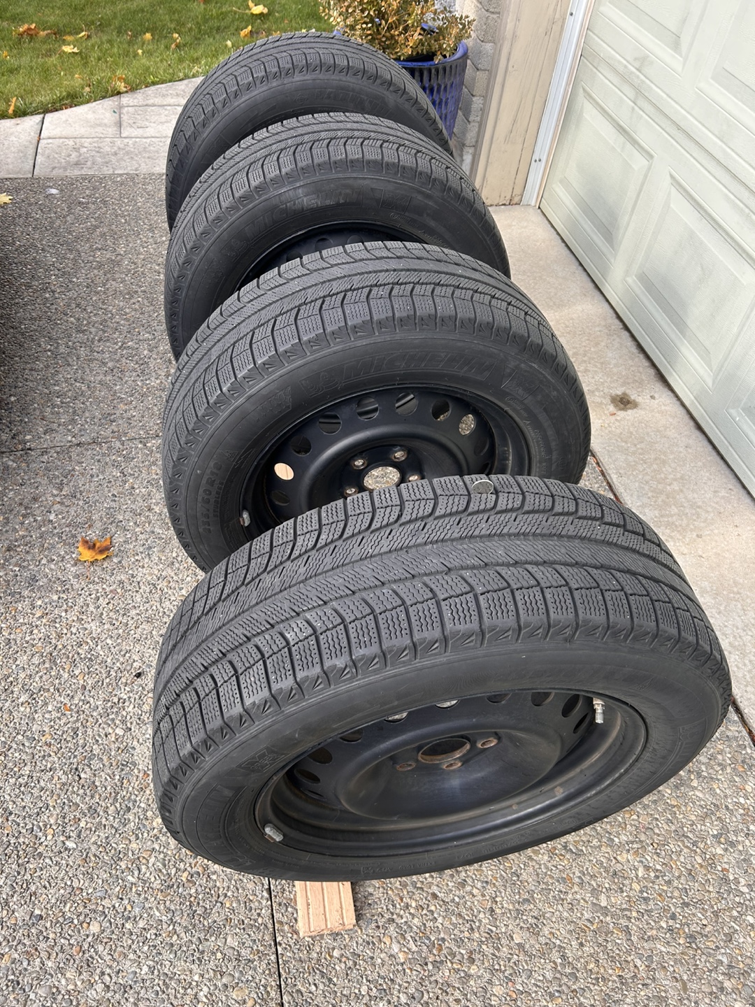 Michelin Winter Tires on Rims - Set of 4 - photo 3