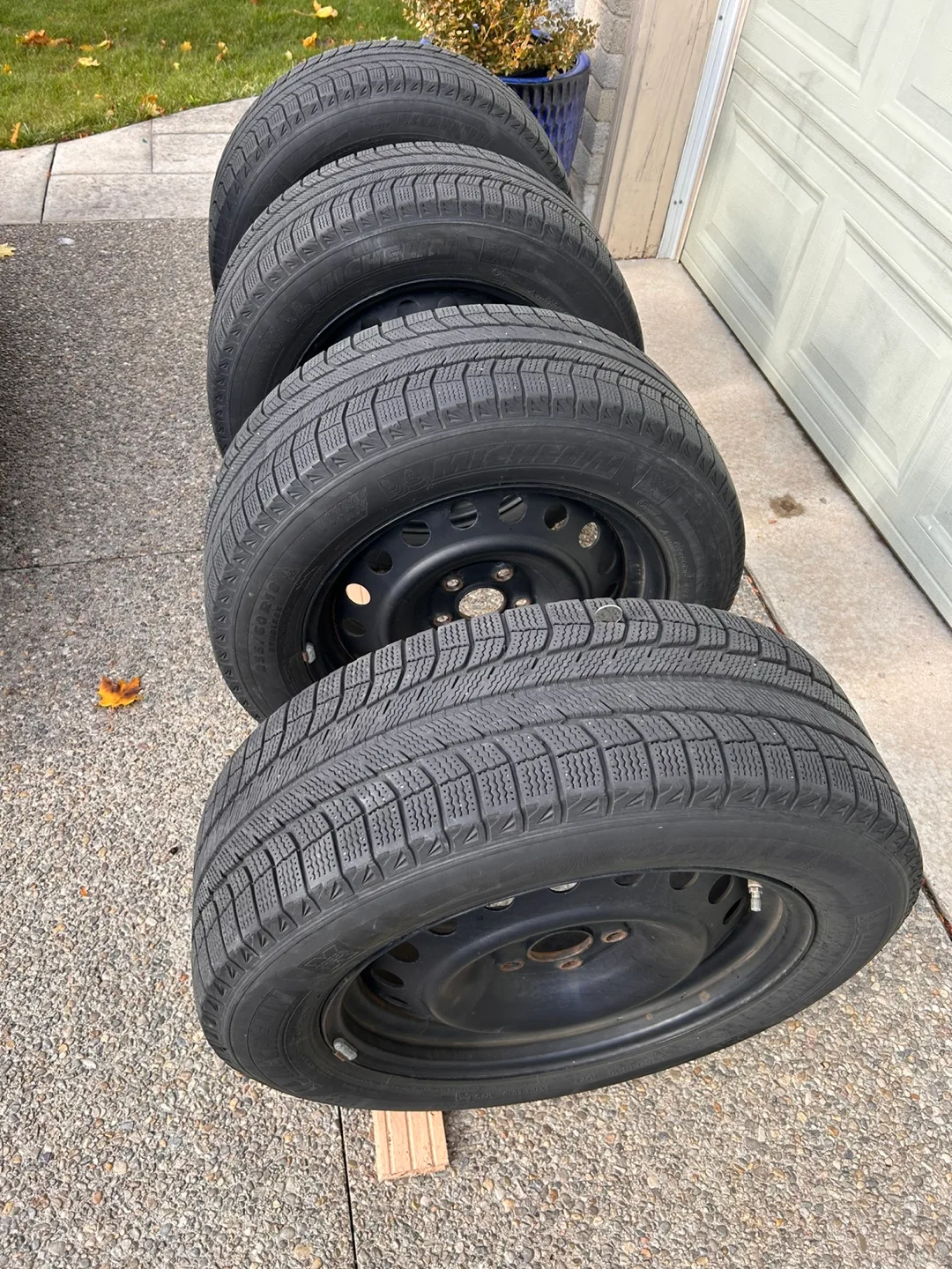 Michelin Winter Tires on Rims - Set of 4 image indicator(3)