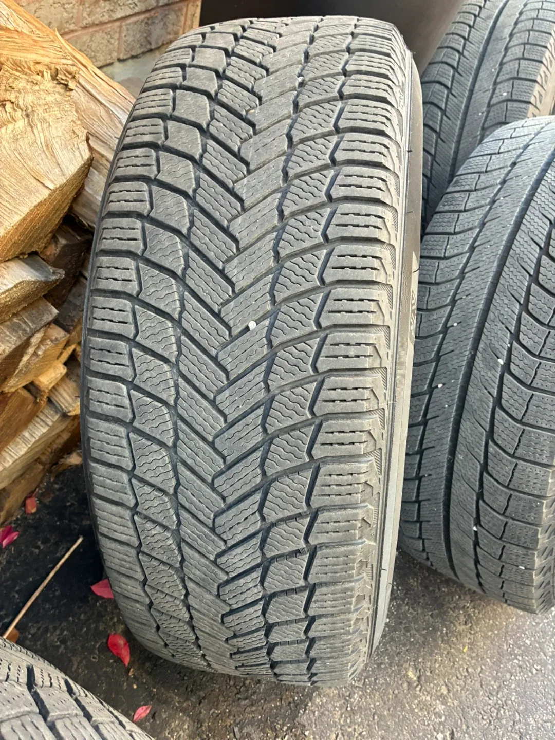 Euro Design Wheels with Michelin X-Ice Snow SUV Tires 265/60R18 image indicator(5)