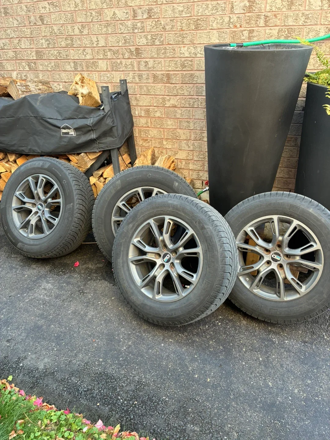 Euro Design Wheels with Michelin X-Ice Snow SUV Tires 265/60R18 image indicator(3)