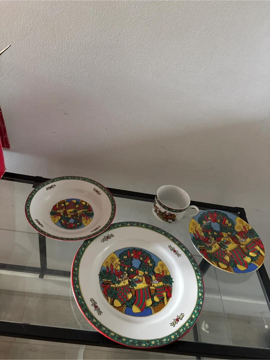 Christmas Memories 20-Piece Porcelain Dinnerware Set image indicator(5)