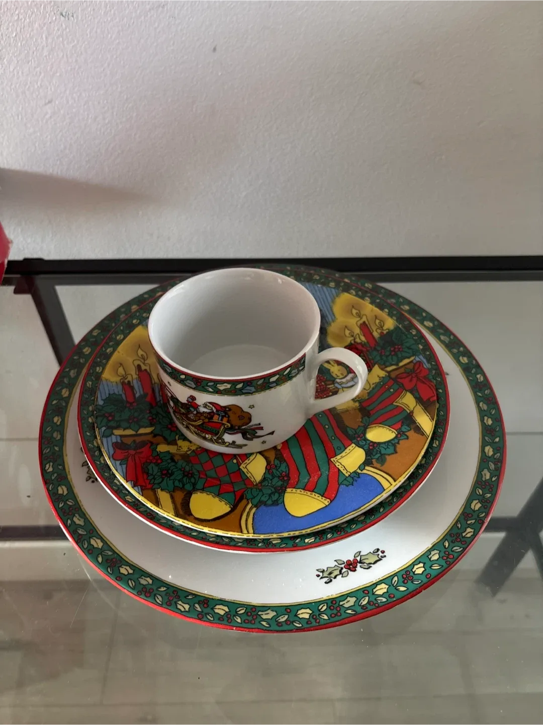 Christmas Memories 20-Piece Porcelain Dinnerware Set image indicator(4)