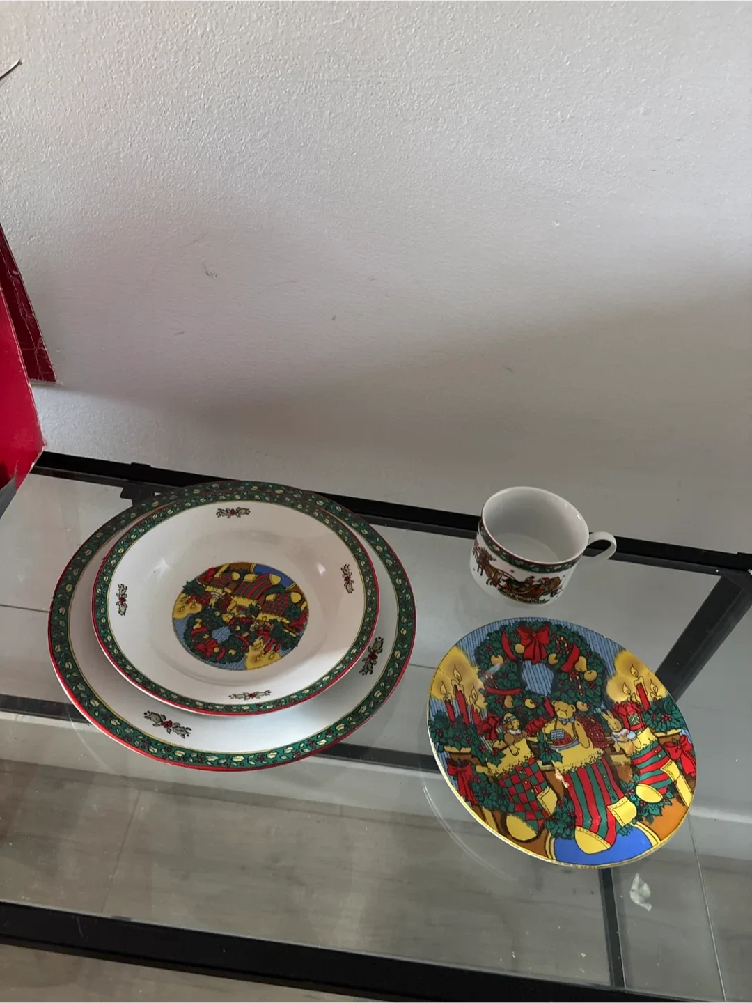 Christmas Memories 20-Piece Porcelain Dinnerware Set image indicator(9)