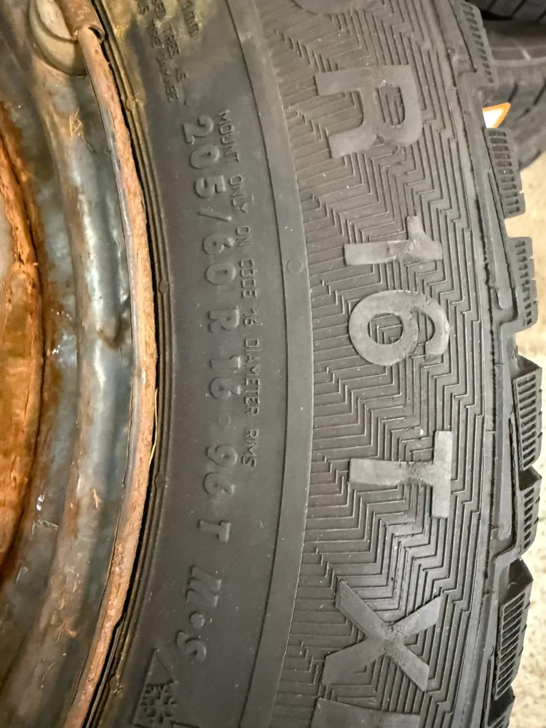 205/60R16 Winter Tires on Rims image indicator(2)