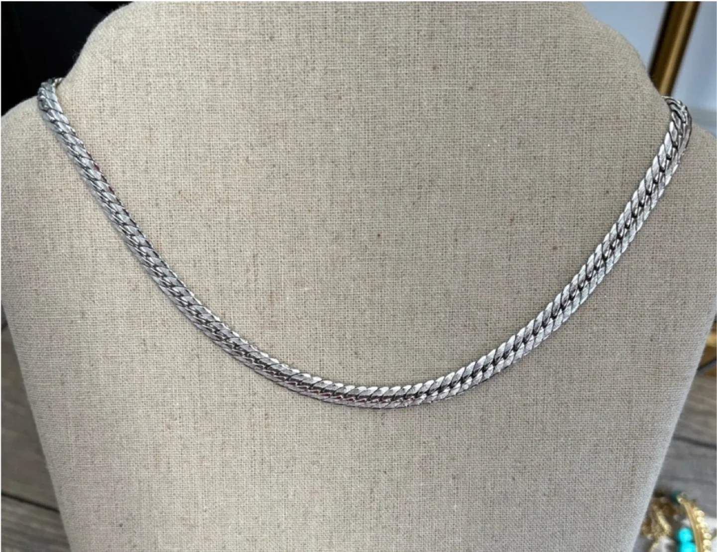 Silver Tone Chain Necklace image indicator(6)