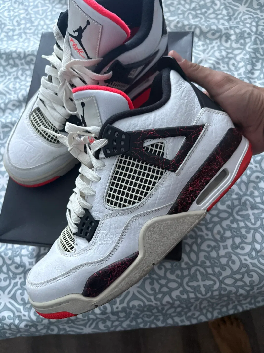 Air Jordan 4 Retro White/Black/Bright Crimson Size 9 image indicator(4)