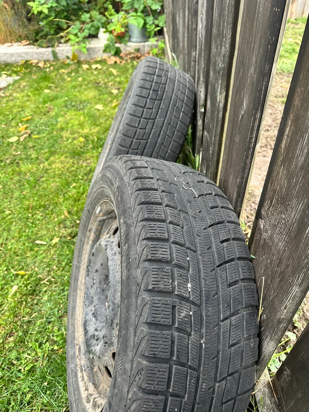 Yokohama Ice Guard iG52c Winter Tires - Set of 4 image indicator(2)